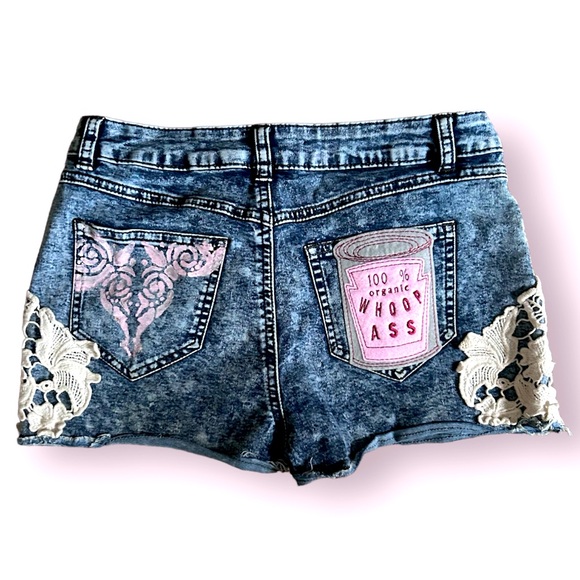 100% Organic Whoop Ass Patch Pocket Handpainted Daisy Duke Jean Shorts Size 7 - Picture 1 of 5